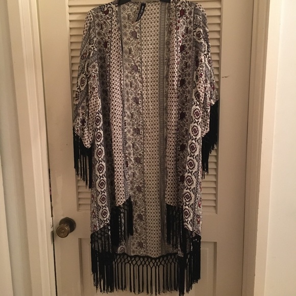 - Bnwot Lord and Taylor Design Lab Fringe Coverup kimono - Picture 2 of 5